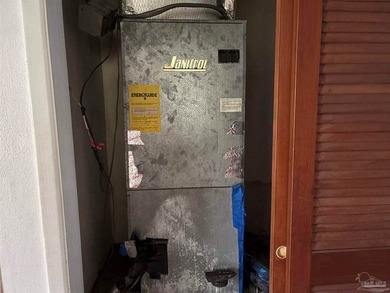 This single family residence is in need of some TLC. The owner - photo 5