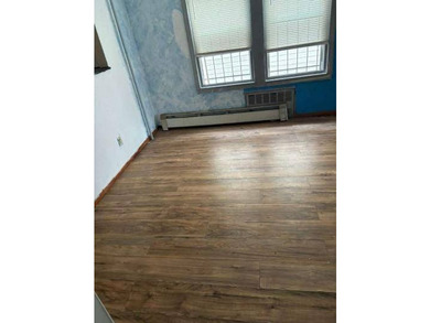 MOVE IN CONDITION THAT NEEDS SOME TLC - photo 5