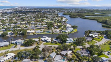 Beautiful waterfront home with views of the Thousand Islands the - photo 59