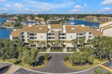 A rare waterfront offering in Pasadena Yacht & Country - photo 2