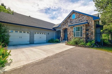 A home designed for adventure, comfort, and entertaining - photo 1
