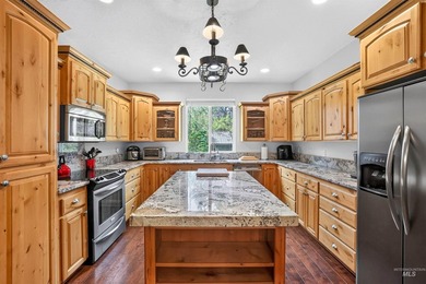 A home designed for adventure, comfort, and entertaining - photo 2