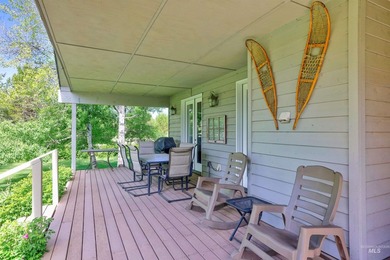 A home designed for adventure, comfort, and entertaining - photo 5