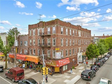 Prime Mixed-Use Investment Property - 12 Residential Units + 6 - photo 1