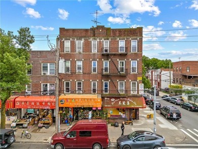 Prime Mixed-Use Investment Property - 12 Residential Units + 6 - photo 3