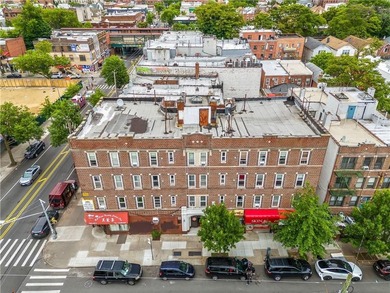 Prime Mixed-Use Investment Property - 12 Residential Units + 6 - photo 4