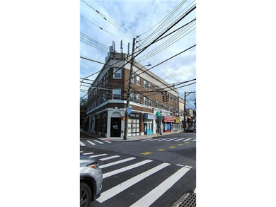 Investment Opportunity! Three Story Mixed-use offices & Retail - photo 3
