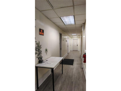Investment Opportunity! Three Story Mixed-use offices & Retail - photo 5