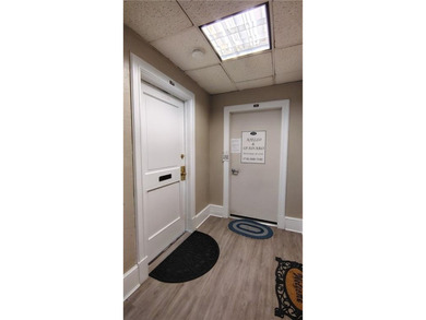 Investment Opportunity! Three Story Mixed-use offices & Retail - photo 8