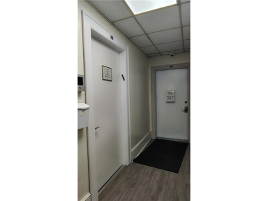Investment Opportunity! Three Story Mixed-use offices & Retail - photo 10