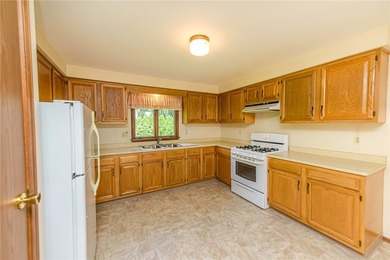 Hello Curb Appeal!!! ~ If you're looking for a solid ranch, with - photo 6