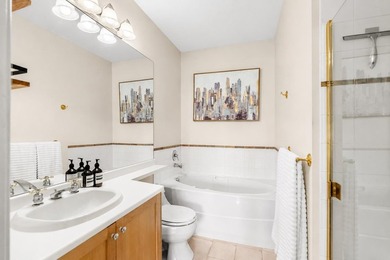 Rare renovated waterfront penthouse with exposure on all 4 sides - photo 12