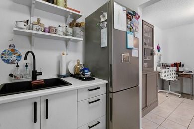 Spacious 1 bedroom, 1.5 bath second floor unit in the desirable - photo 12