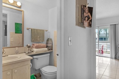 Spacious 1 bedroom, 1.5 bath second floor unit in the desirable - photo 16