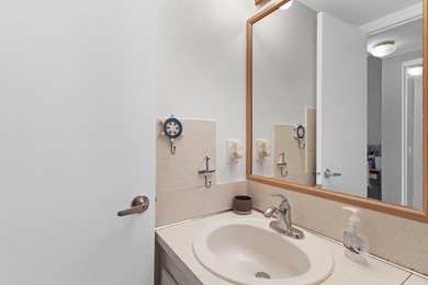 Spacious 1 bedroom, 1.5 bath second floor unit in the desirable - photo 18