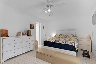 Spacious 1 bedroom, 1.5 bath second floor unit in the desirable - photo 20