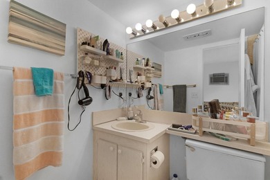 Spacious 1 bedroom, 1.5 bath second floor unit in the desirable - photo 23