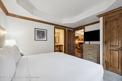 2024 renovations completed (including new decor, furniture - photo 9