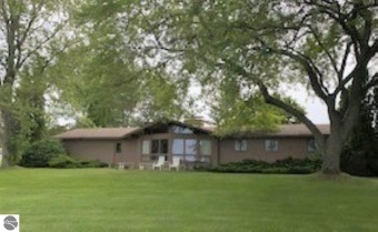 Lake Cadillac Home For Sale in Cadillac Michigan