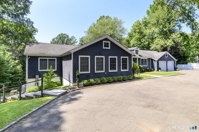 Welcome to this sun-filled ranch offering breathtaking - photo 2