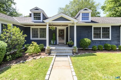 Welcome to this sun-filled ranch offering breathtaking - photo 3