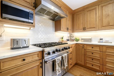Welcome to this sun-filled ranch offering breathtaking - photo 10