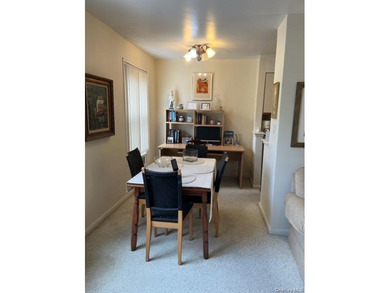 A Lovely ,sunny.well maintained 1 bedroom ,1 bathroom ,galley - photo 2