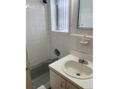 A Lovely ,sunny.well maintained 1 bedroom ,1 bathroom ,galley - photo 6