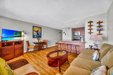Front-row Hotel Zoned vacation rental approved beach condo in - photo 11