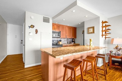 Front-row Hotel Zoned vacation rental approved beach condo in - photo 15