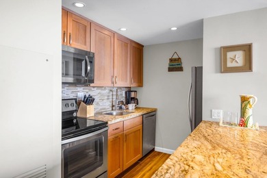 Front-row Hotel Zoned vacation rental approved beach condo in - photo 16