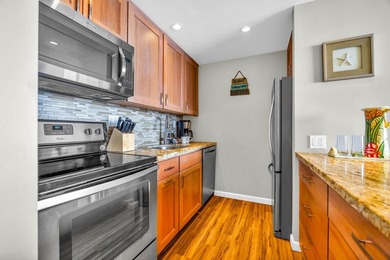 Front-row Hotel Zoned vacation rental approved beach condo in - photo 17