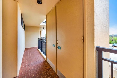 Front-row Hotel Zoned vacation rental approved beach condo in - photo 28
