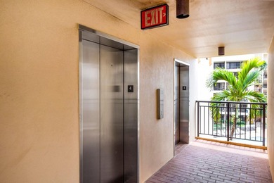 Front-row Hotel Zoned vacation rental approved beach condo in - photo 30