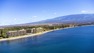 Front-row Hotel Zoned vacation rental approved beach condo in - photo 38
