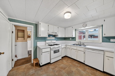 CHARMING LAKEFRONT GETAWAY! - photo 17