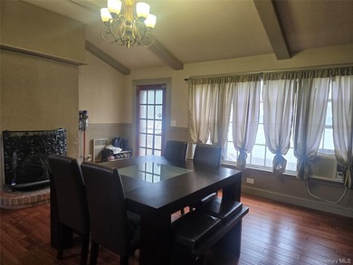 This meticulously maintained house has Victorian style's - photo 13
