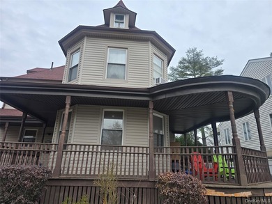 This meticulously maintained house has Victorian style's - photo 37