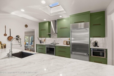 A rare opportunity to own an exceptionally refined four-bedroom - photo 9
