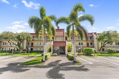 Wake up to tranquil lake and golf course views in this - photo 2