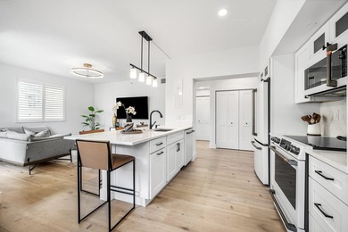 Absolutely stunning designer renovated condo in the heart of - photo 11