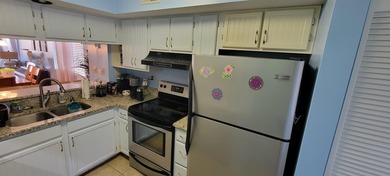 Very nice 1st floor 2 br, 2bt corner condo at Summertree - photo 17