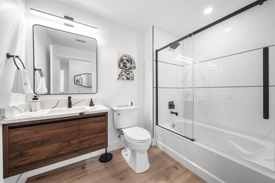Absolutely stunning designer renovated condo in the heart of - photo 18