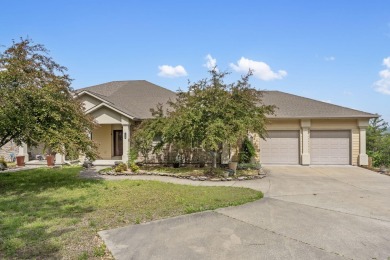 Lake Townhome/Townhouse For Sale in Hollister, Missouri
