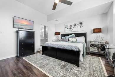 Imagine living just a short stroll away from the beach with a - photo 31