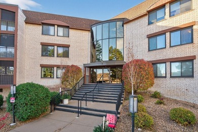 Experience comfortable, low-maintenance living in this - photo 2