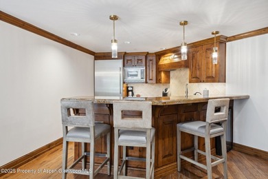 2024 renovations completed (including new decor, furniture - photo 8