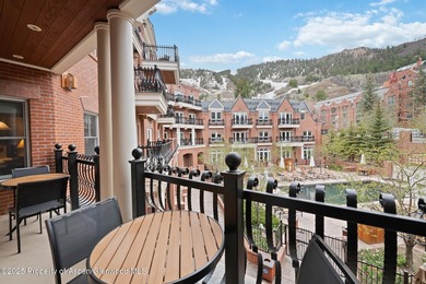 2024 renovations completed (including new decor, furniture - photo 10