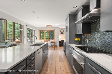 This bright, beautifully furnished 2-bed, 2.5-bath corner-lot - photo 5