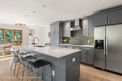 This bright, beautifully furnished 2-bed, 2.5-bath corner-lot - photo 6